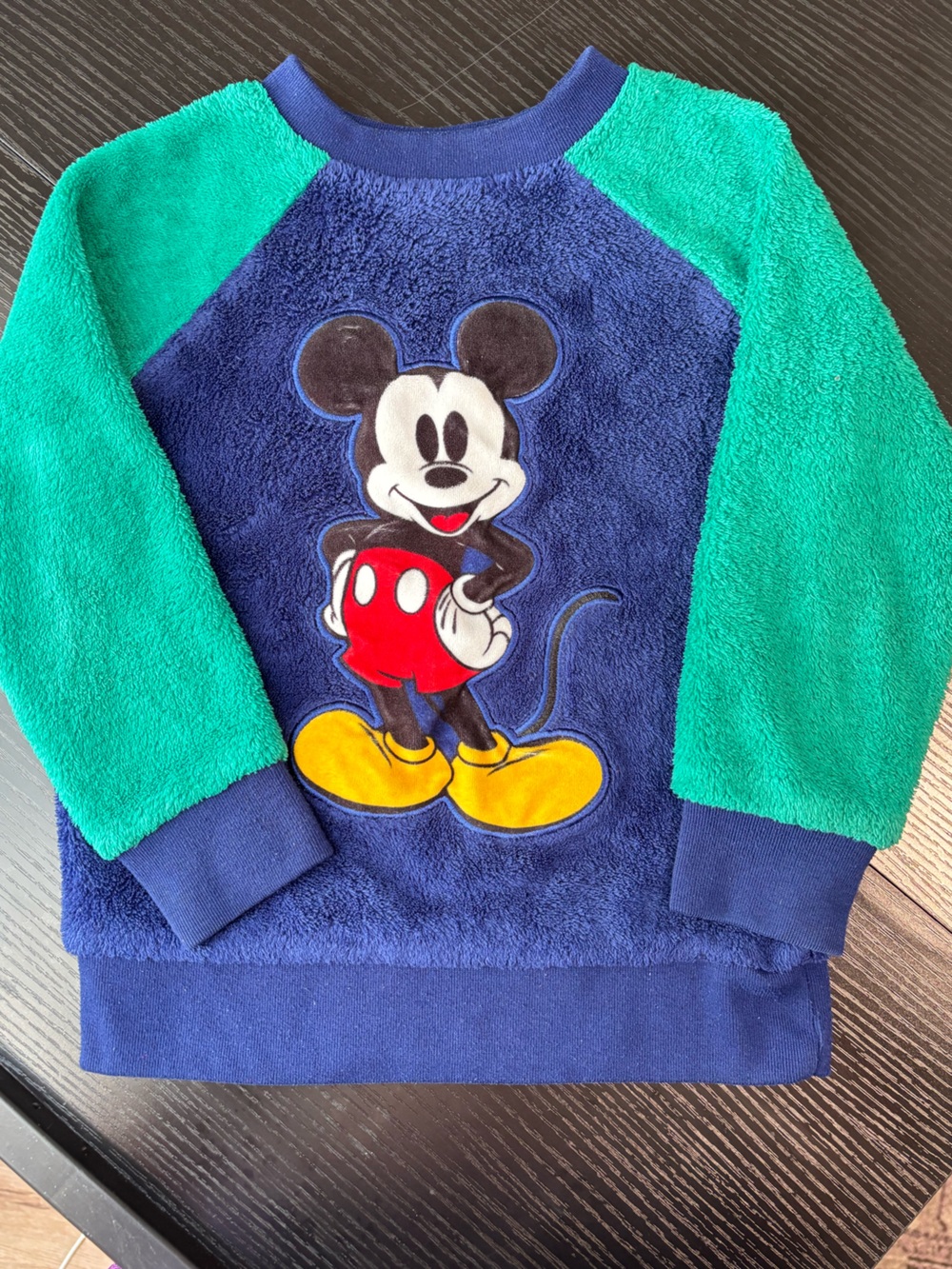 Kids Mickey Mouse fleece sweatshirt sleep shirt. No size tag, fits like a XS